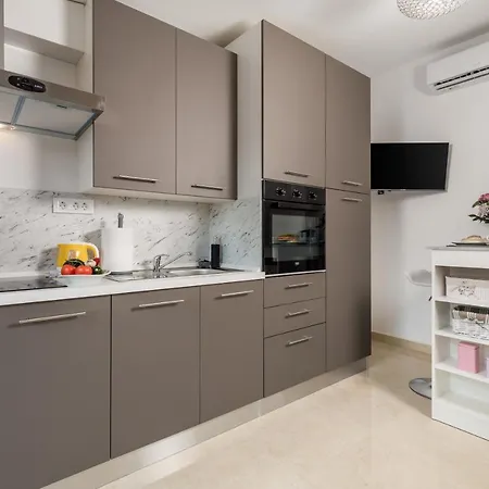 Apartment Clara *