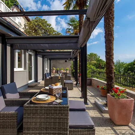 Clara Apartmán Lovran