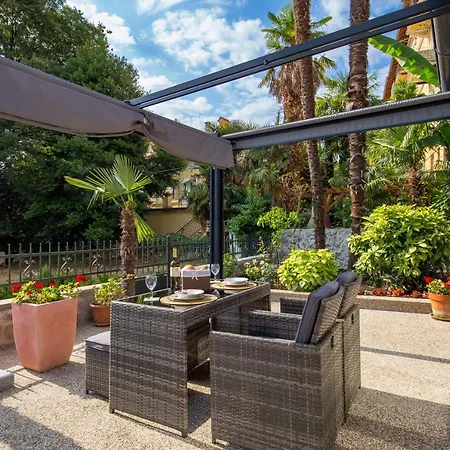 Clara Apartment