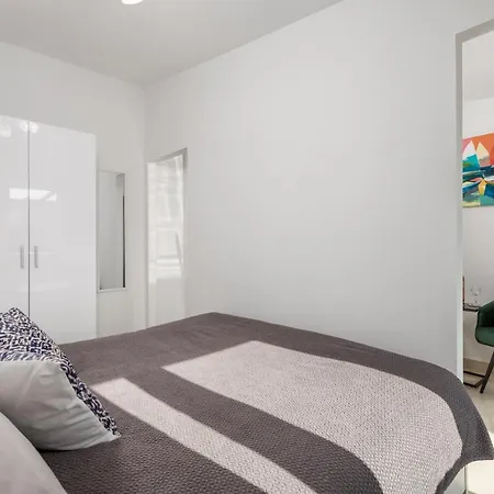 Apartment Clara *