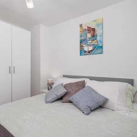 Clara Apartment
