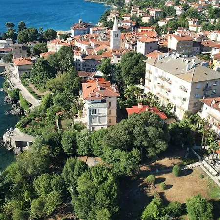Clara Apartment